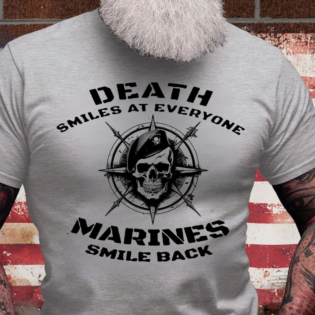 MARINE T-SHIRT - DEATH SMILES AT EVERYONE MARINES SMILE BACK